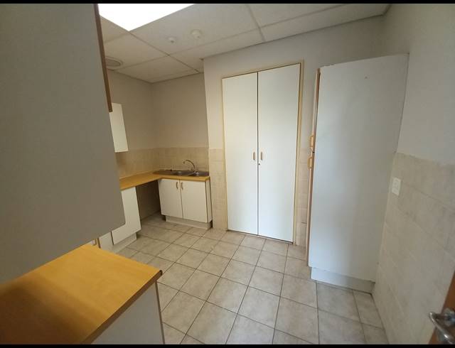 559M² OFFICE TO LET IN BRYANSTON
